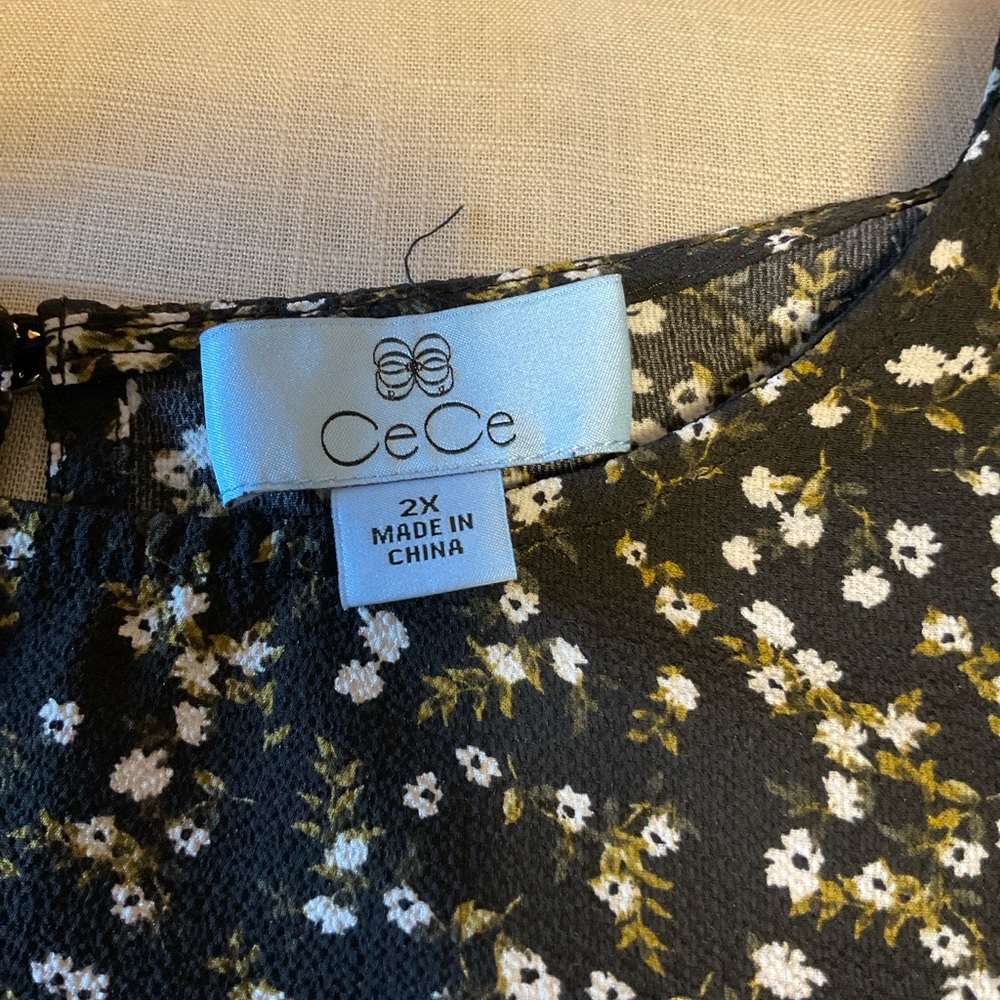 CeCe Black and White Patterned Blouse - image 6